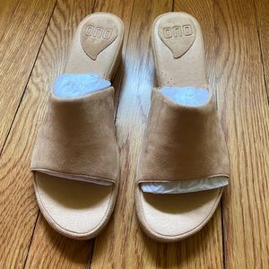 Ono by Born Tan Suede Mules Sz 8 NIB